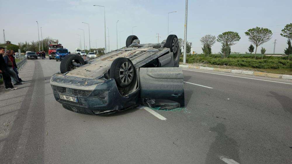 Konya yolunda korkutan kaza! Otomobil takla attı, 2 yaralı var 1